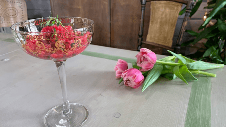 Bild på roségranite med hallon och timjan