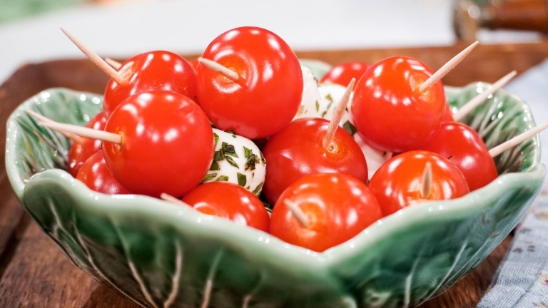 tomat, mozarella, basilika
