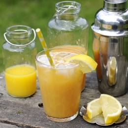 Läskande drink med citrus